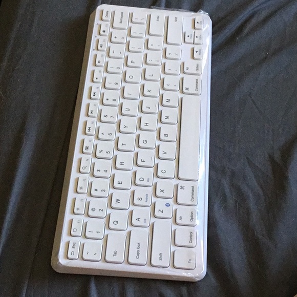 BNIP compact Bluetooth keyboard - Picture 2 of 2